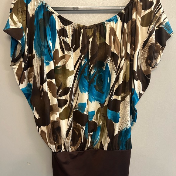 Women’s Y2K Body Central floral flowing top with fitted bottom - Picture 8 of 12